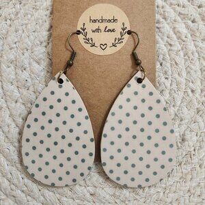 ~Handmade~ vintage style, boho, botanical earrings